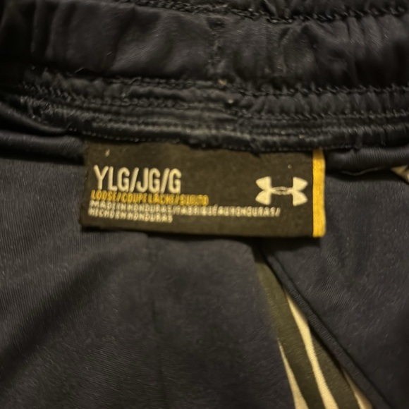 Boys Large Under Armour shorts, like new! - Picture 2 of 5